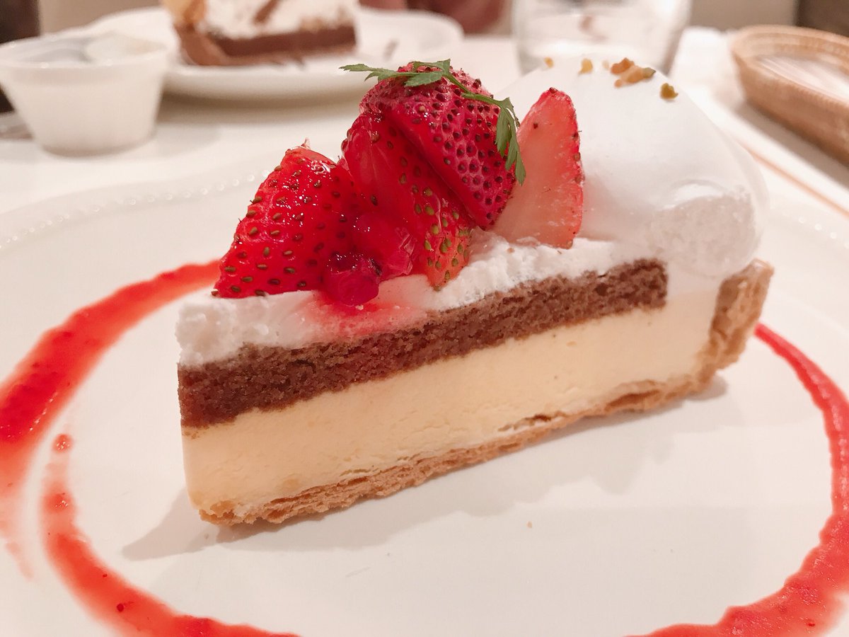 いちごタルト🤤
栄らへん最近進出🔥
人めっちゃ多いですね😂