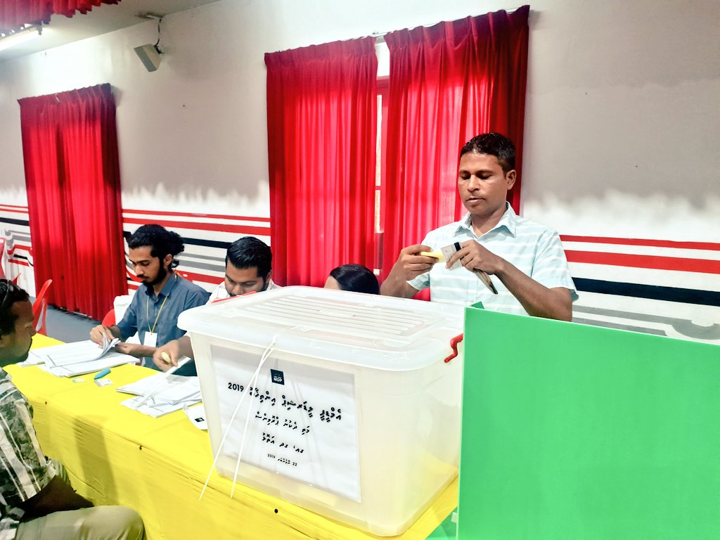 Mohamedfaisalv's tweet photo. Vote laafin 
#VoteRN #VoteForAslam https://t.co/H0otA127Bw
