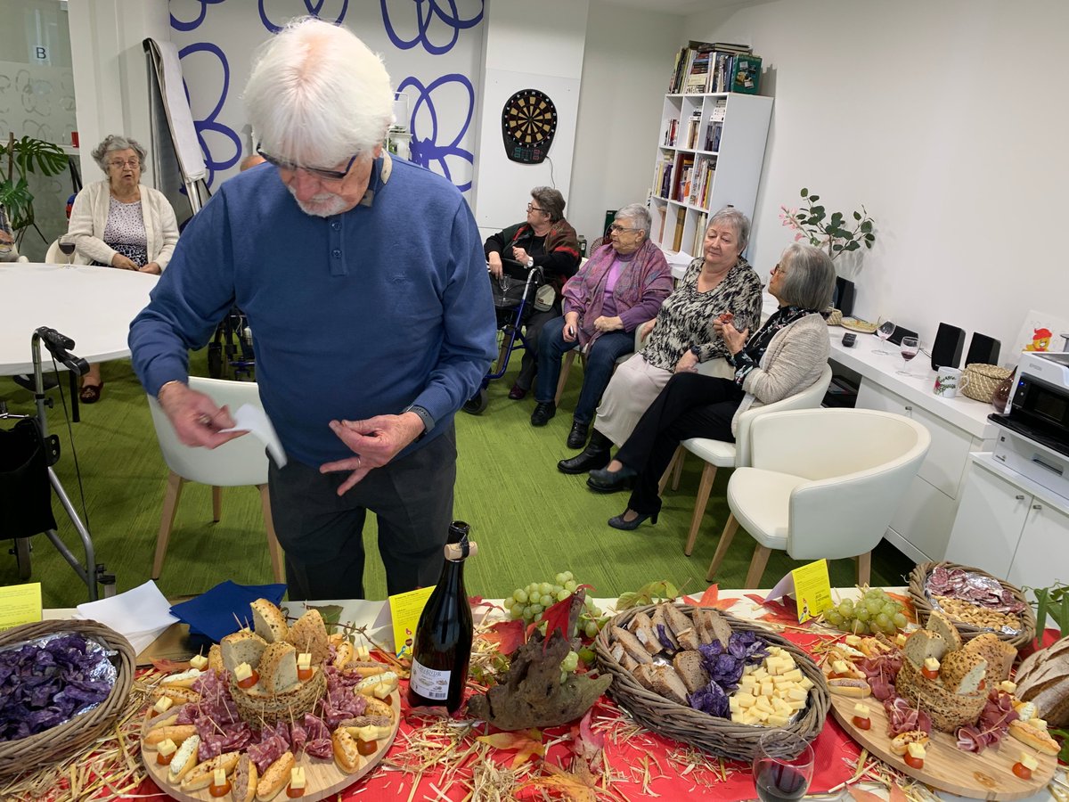 Hier midi dégustation de Beaujolais nouveau avec nos résidents 🍷🍇