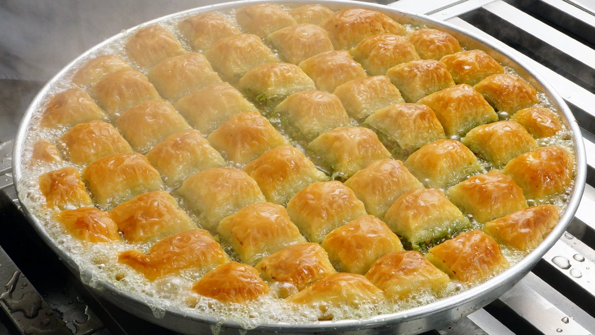 Bi oturuşta bir tepsi baklava yerim diyenler favlasın  😍
Sayımızı bilelim 😍