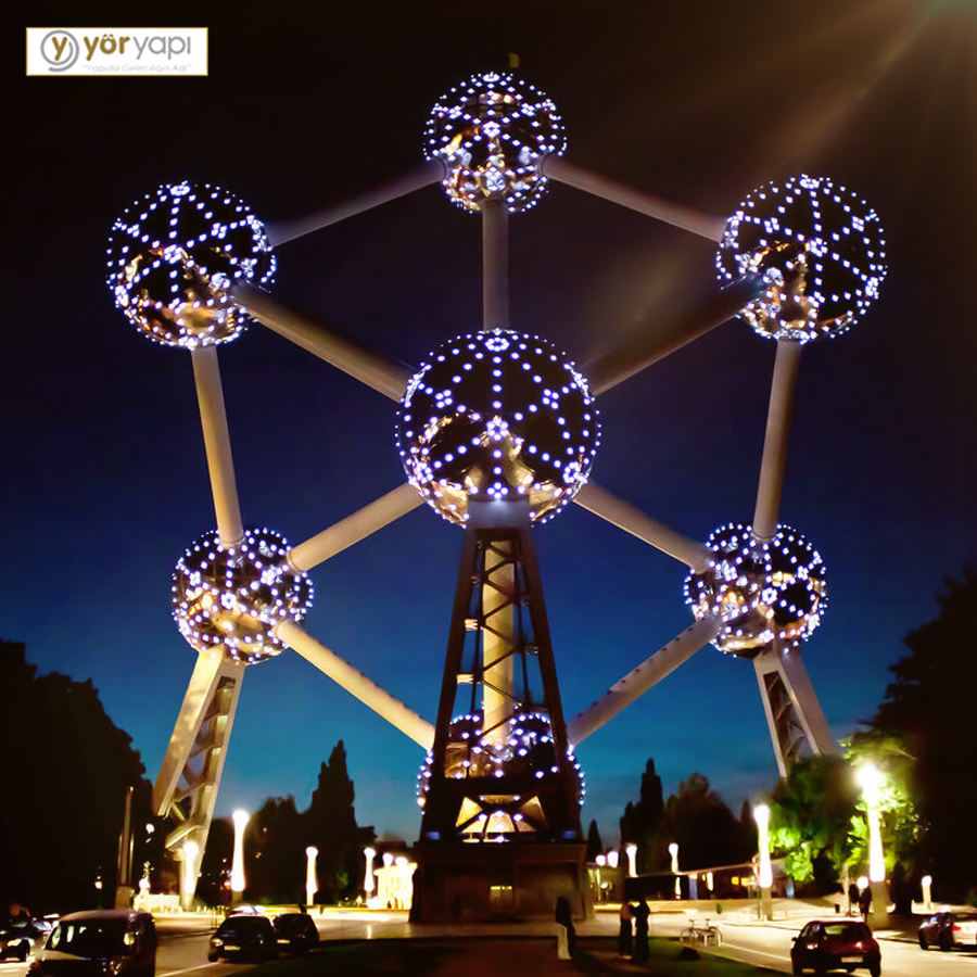Garip şekilli Atomium binası Belçika'nın başkenti Brüksel'de. 102 metre yüksekliğindeki Atomium, içinde restoran ve seyir terası var.

#Yöryapı #Atomium #Belçika #Belgium #Tarihiyapı #müthişmimari