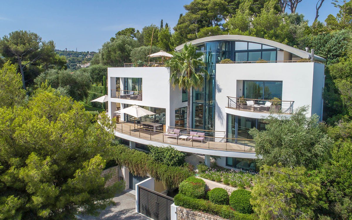 KestrelTravelCo's tweet photo. The Great Glass Elevator - where will it take you.

This fabulous glass lift is situated in a truly amazing 6 bedroom villa in St Jean Cap Ferrat. 
#spectacularvillas #villasinsouthoffrance #kestreltravel #liftswithaview #lookatthatview #evevatorswithaview #greatglasselevator https://t.co/SHfLF1dzuW