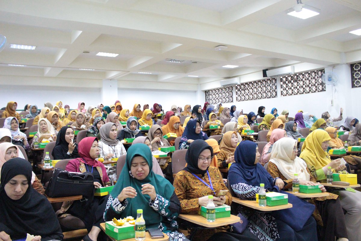 Pengajian Rutin Ibu-Ibu Dosen dan Karyawati UMY (15/11) oleh Bunda Wening Wulandaru: "Pengaruh Gadget terhadap Perkembangan Psikologi Anak".
Baca lebih lengkap di lppi.umy.ac.id/pengajian-ruti…
