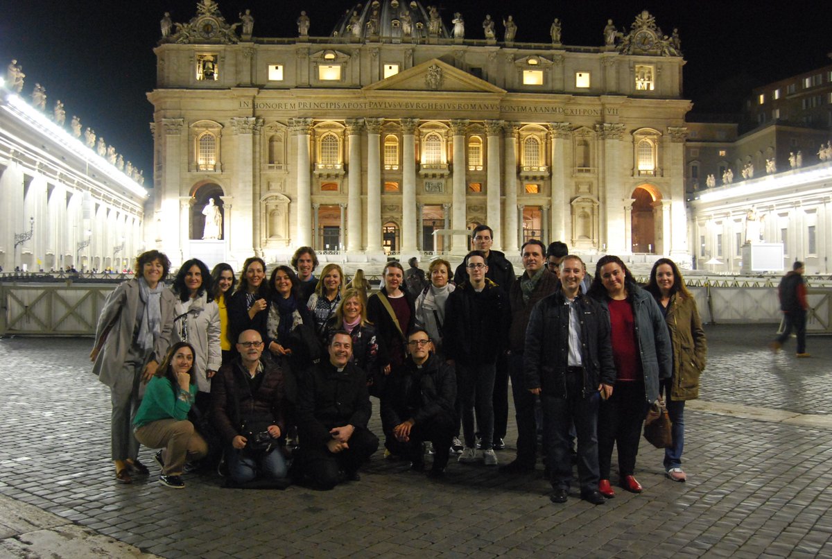 CapillaToledo's tweet photo. Hoy hace un año participábamos en el #imcv2018 en el #Vaticano con @Pontifex_es 
https://t.co/LhY1edpuhs

¡Qué recuerdos inolvidables de un acontecimiento eclesial, musical, de fe y fraternidad que no volveremos a vivir! 

Algunas fotos: https://t.co/S6GZYpQl3b https://t.co/l4QtjvfBLE
