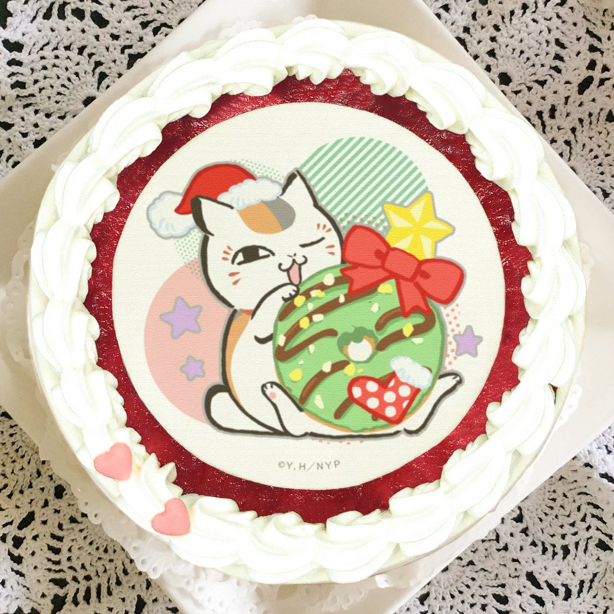 プリロール公式 キャラケーキ マカロン على تويتر 夏目友人帳 クリスマスケーキ19ご予約受付中 サンタ姿のキュートな ニャンコ先生はプリロール限定描きおろしイラストです ご購入特典の缶バッジ付きで全国へお届けします T Co 1rwggarlx9