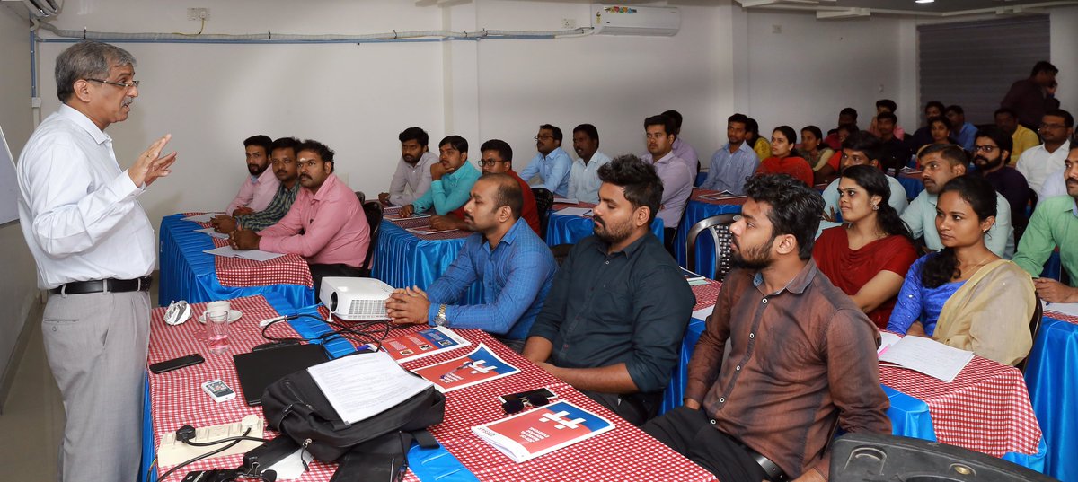 esafpaul's tweet image. I was quite fortunate to have received the opportunity to interact with a number of youngsters who have become a part of #ESAF Family. It's refreshing to see the passion and enthusiasm they share. #esafbank