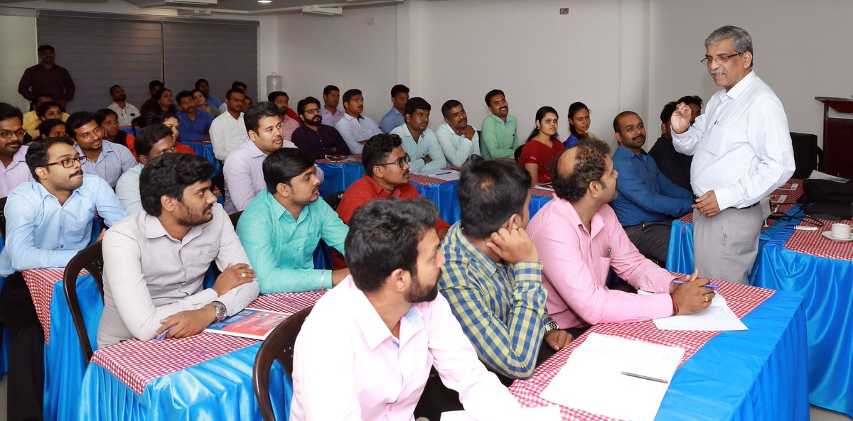 esafpaul's tweet image. I was quite fortunate to have received the opportunity to interact with a number of youngsters who have become a part of #ESAF Family. It's refreshing to see the passion and enthusiasm they share. #esafbank