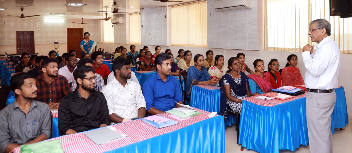 esafpaul's tweet image. I was quite fortunate to have received the opportunity to interact with a number of youngsters who have become a part of #ESAF Family. It's refreshing to see the passion and enthusiasm they share. #esafbank