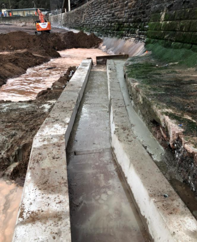 SouthWestRRP's tweet photo. 👷♂️ A busy day ahead, as work continues on the new #DawlishSeaWall.
🏗️Here, the team are milling the remaining concrete foundations. To date, we've milled all 98 foundation bases ready for the final pre-cast units to be secured.👍
#SWRRP #NetworkRail #Dawlish https://t.co/13Menx3FQs