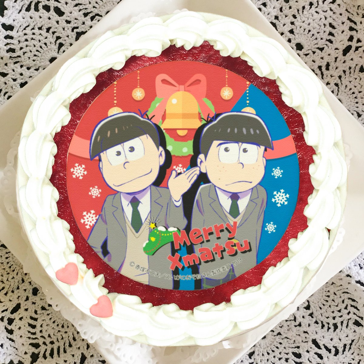 プリロール公式 キャラケーキ マカロン えいがのおそ松さん クリスマスケーキご予約受付中 全22種の豊富なデザインが登場 特典缶バッジをお付けして全国へお届けします 詳細は T Co Wgwvp3eqzv おそ松さん