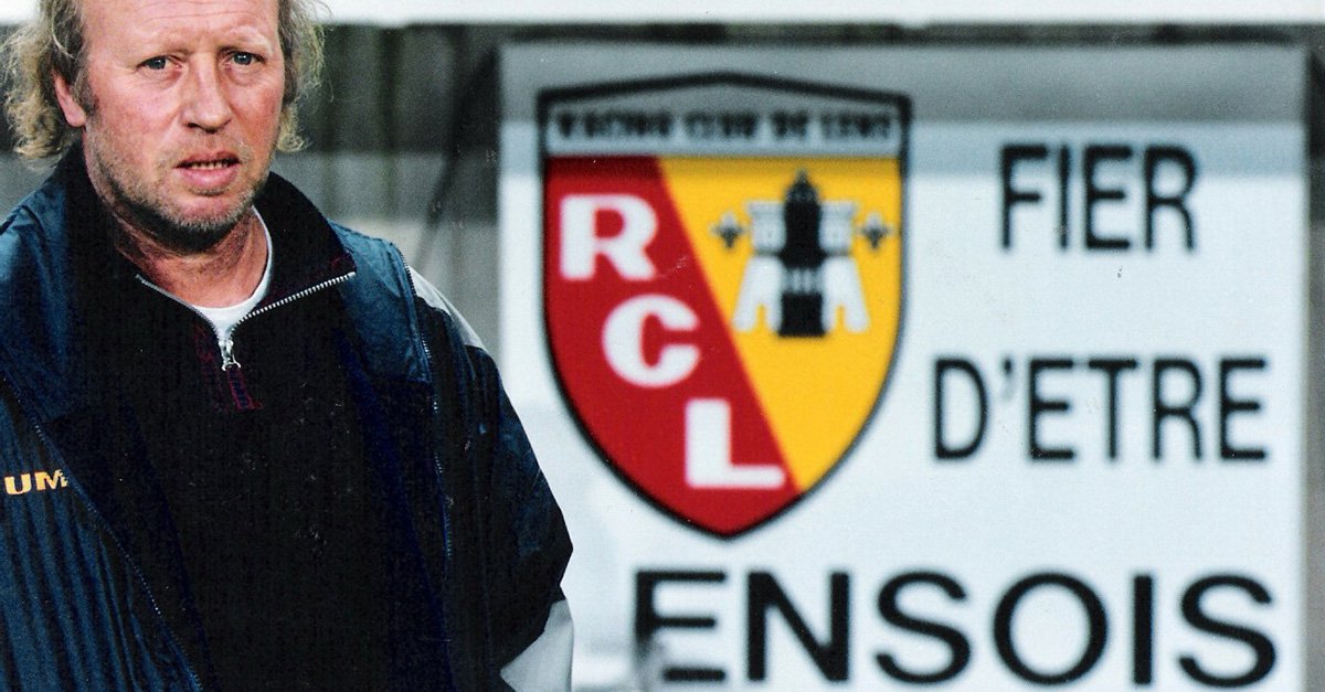 RCLens's tweet photo. C'est avec une grande tristesse que nous avons appris la perte de l'un des nôtres. Joueur, entraîneur et figure emblématique du club, Daniel #Leclercq restera à jamais dans nos mémoires. C'est toute la famille sang et or qui témoigne de son soutien à ses proches.
#rclens https://t.co/moPtjTdNzD