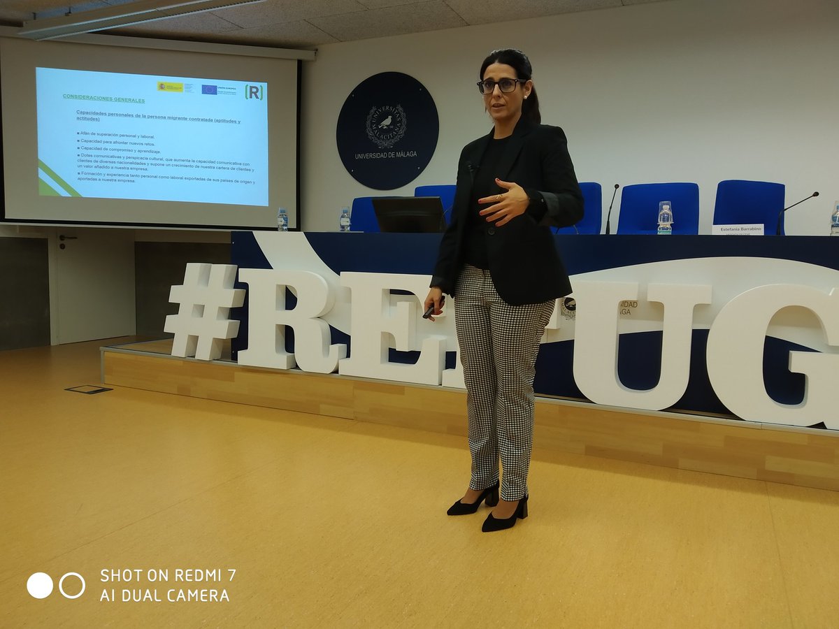 CEAR_Andalucia's tweet photo. Comenzamos #REFUGIOEMPLEO con Estefanía Barrabino, letrada de @CEAR_Andalucia en #Malaga, que expone los aspectos jurídicos a tener en cuenta para la contratación de las personas #refugiadas y #migrantes, además de los beneficios para la empresa https://t.co/QwWcbxPaWT