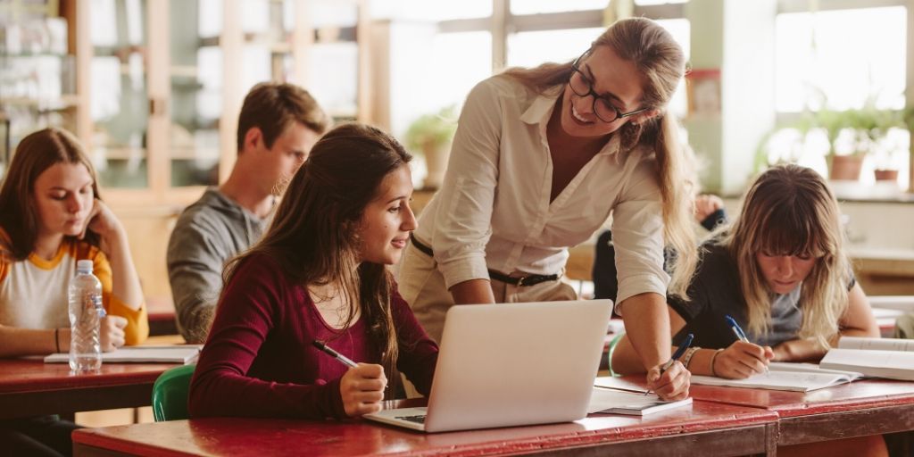 Capturing and tagging videos using VEO brings incredible opportunities to give hugely constructive student feedback and create transformational learning moments. Read more benefits of using VEO to give student feedback in our latest blog --> bit.ly/studentfeedbac… #edtech