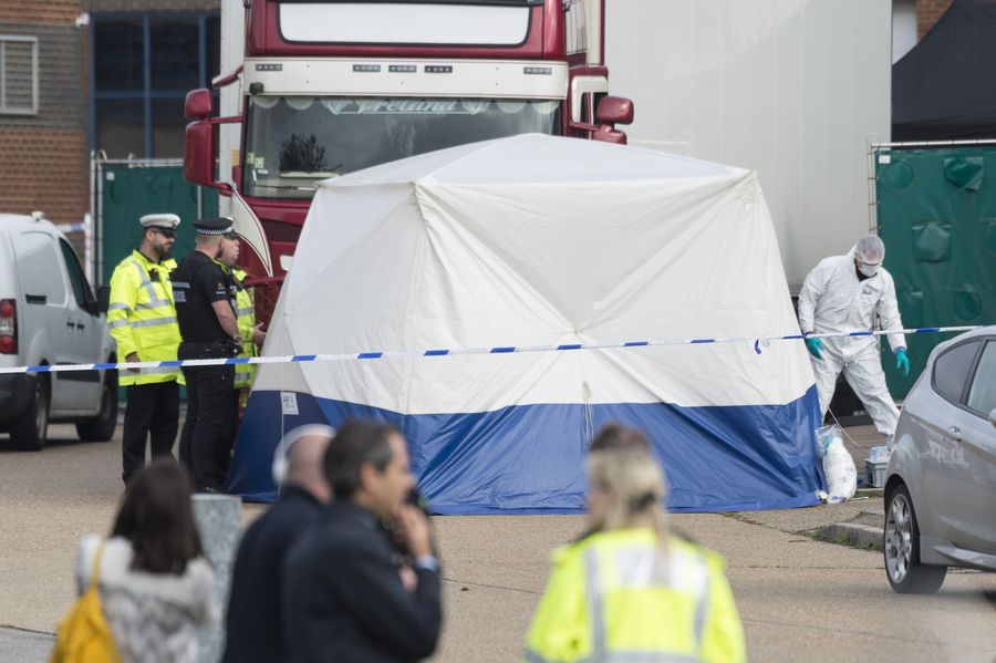 #DailyWorldBriefing on Nov. 22:1. Vietnam gov't to advance repatriation cost of Essex lorry victims http://xhne.ws/ax86T 2. Singapore International Film Festival starts http://xhne.ws/66USn 3. Former Sri Lankan president sworn in as prime minister http://xhne.ws/ac1mQ