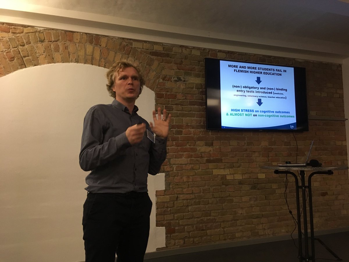 HeikeBehle's tweet image. #Eingangstests #learninggain looking at the measurements of learning gain in England, Belgium and Germany.
