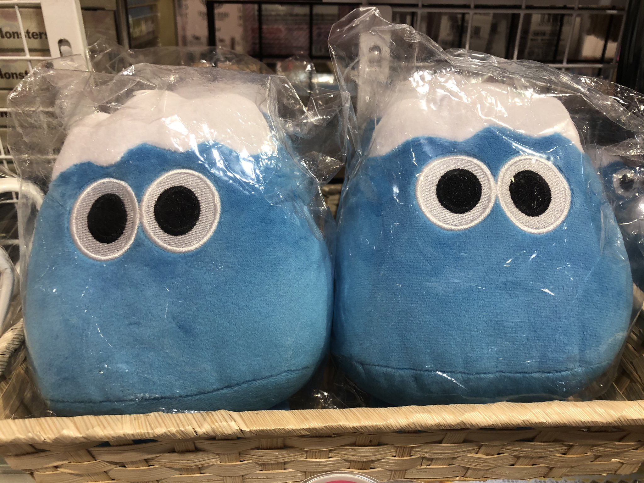 Theakiba 都内では当店限定販売しておりましま ゆるキャン 富士山ぬいぐるみ 富士山マスコット 残り僅かになっております イベント帰りに是非どうぞ ゆるキャン ラジ館 Akiba T Co Smzeo8oggu Twitter