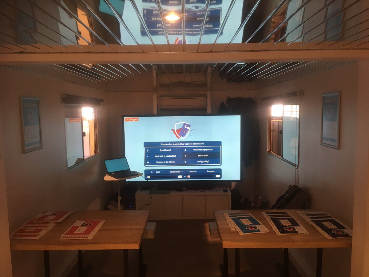 Klaar voor dag 2 van de #EducDays! We laten leerkrachten kennismaken met BE-Ready, ons educatief project voor lagere scholen.  Spring zeker eens binnen in onze #FederalTruck of surf naar risico-info.be/school voor meer informatie!