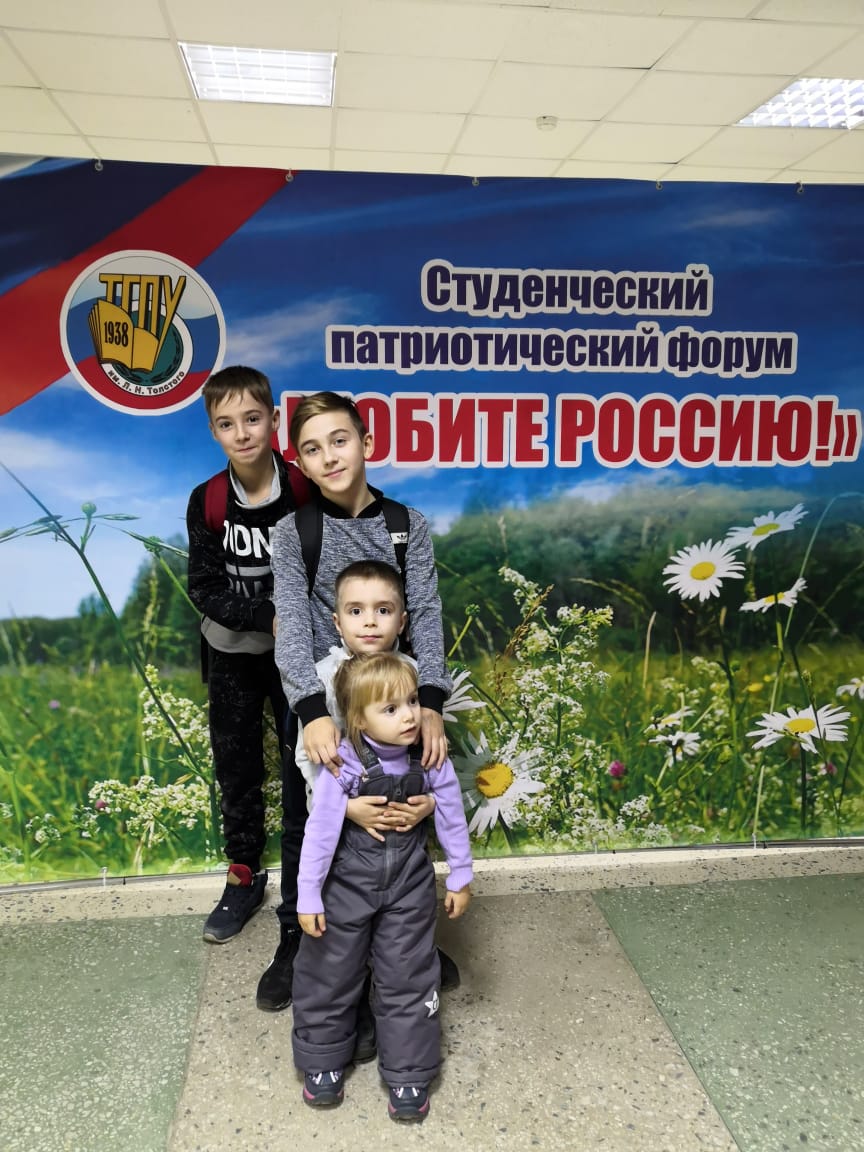 😏Плавчанин Олег Гришин стал победителем областного конкурса «Отцовство – долг и дар» в номинации «Отцы – основа семьи и Отечества». 

✏Подробнее: plavsknews.ru/news/otets-po-…