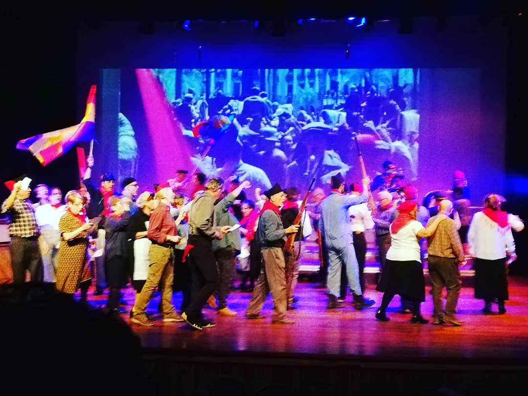 RipolletCoral's tweet photo. Un nou èxit per la #SCV. Història i música combinades, amb treball i passió per les nostres arrels, per oferir al nostre públic un espectacle de qualitat. Gràcies a tot@s els que ens heu vingut a veure!
.
#ripolletcultura #memoriahistorica #CantsExiliEsperança #fempais #SCV2019 https://t.co/SAGkKtDC7R