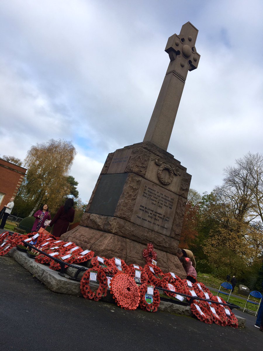 Thank you to all those who attended our #RemembranceSunday parade and ceremony today in Riversley Park ❤️🌳 #LestWeForget