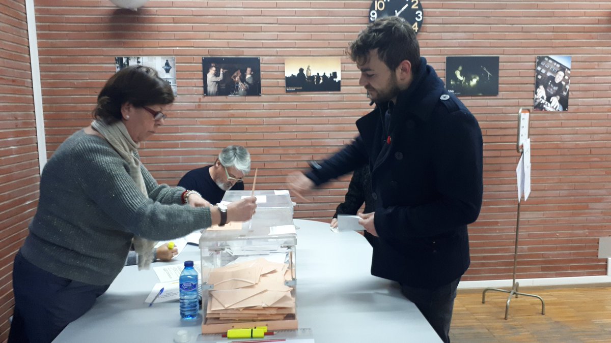 Nuestro secretario general <a href="/lmapascual/">LuisMa Pascual</a> ejerce su derecho a voto en las dependencias de la #CasadeCultura de #MedinadelCampo  #eleccionesgenerales10N #10NPSOE #10N <a href="/PSOE/">PSOE</a> <a href="/psoevalladolid/">PSOE VALLADOLID</a> <a href="/gpssenado/">PSOE SENADO</a> <a href="/gpscongreso/">PSOE Congreso</a> <a href="/PSOE_CyL/">PSOE Castilla y León</a>