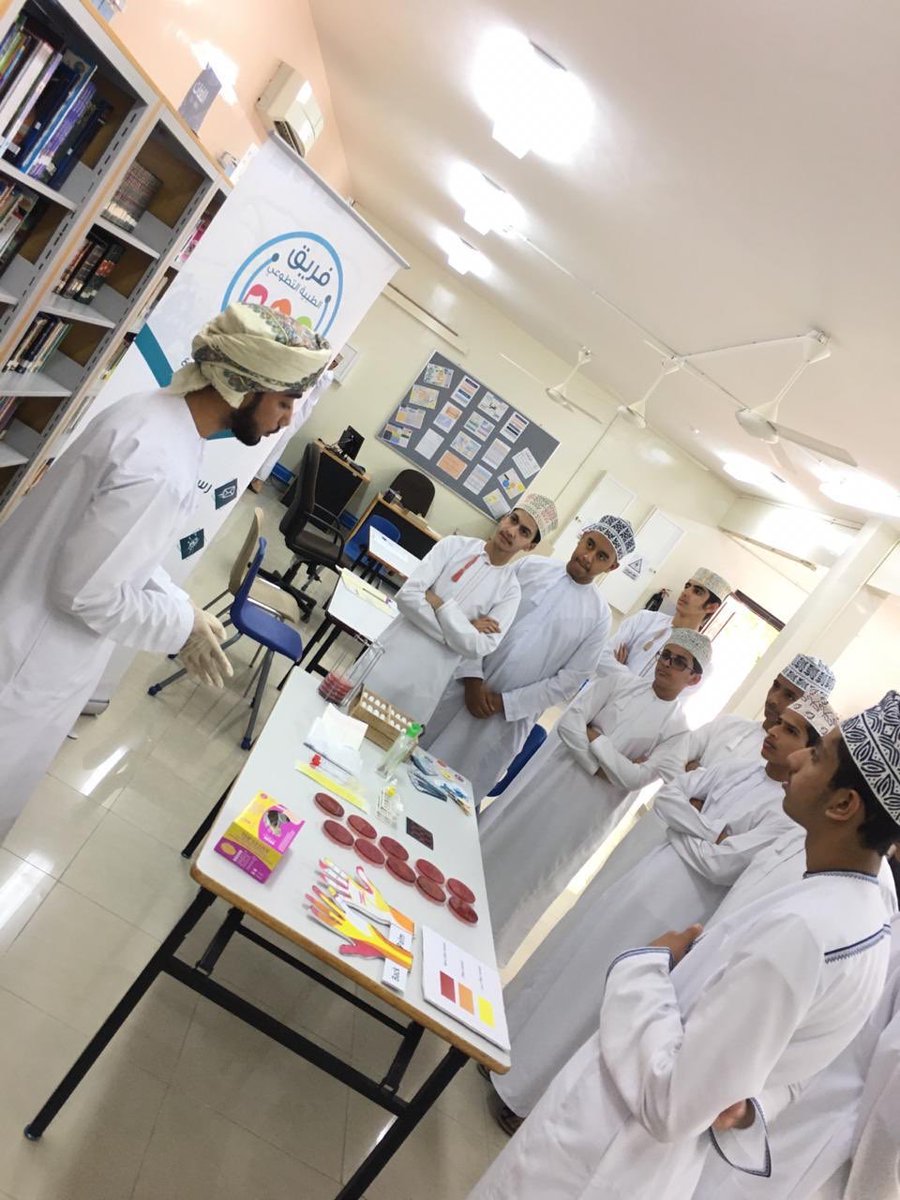 MedicalVteam's tweet photo. من مشاركة الفريق في فعالية حول غسل اليدين في مدرسة الخوض الثانوية يوم الأربعاء الموافق ٦ / ١١ / ٢٠١٩ 
#فريق_الطبية_التطوعي https://t.co/Kn1HJLrTZx