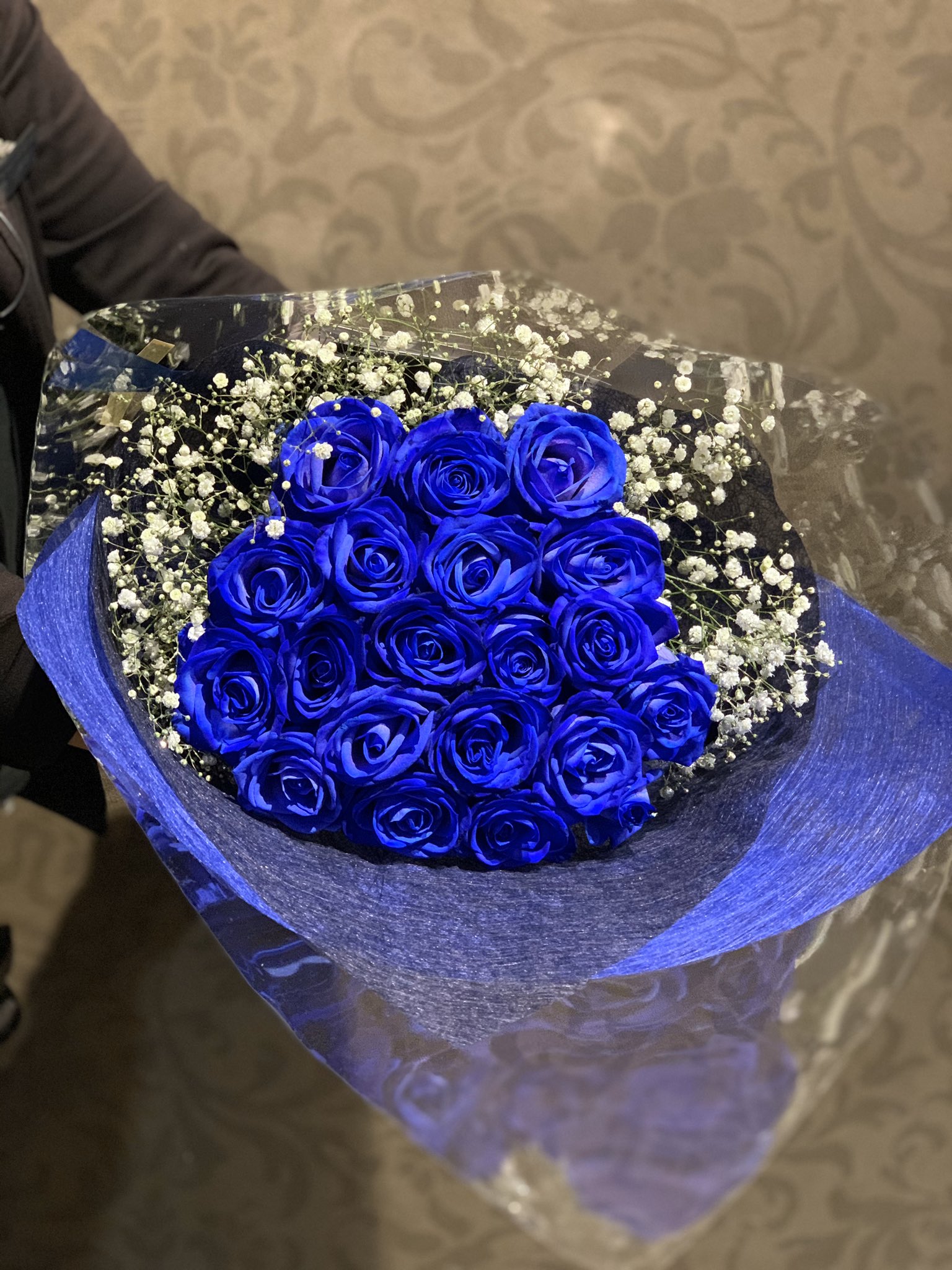 ローズショップ 青いバラの花言葉は 可能性 本の花束には 真心を捧げる という意味があります 成人式や二十歳のお誕生日にも喜ばれるフラワーギフトです 日本全国に日時指定で発送可能 T Co Wmdjojx5dk Twitter