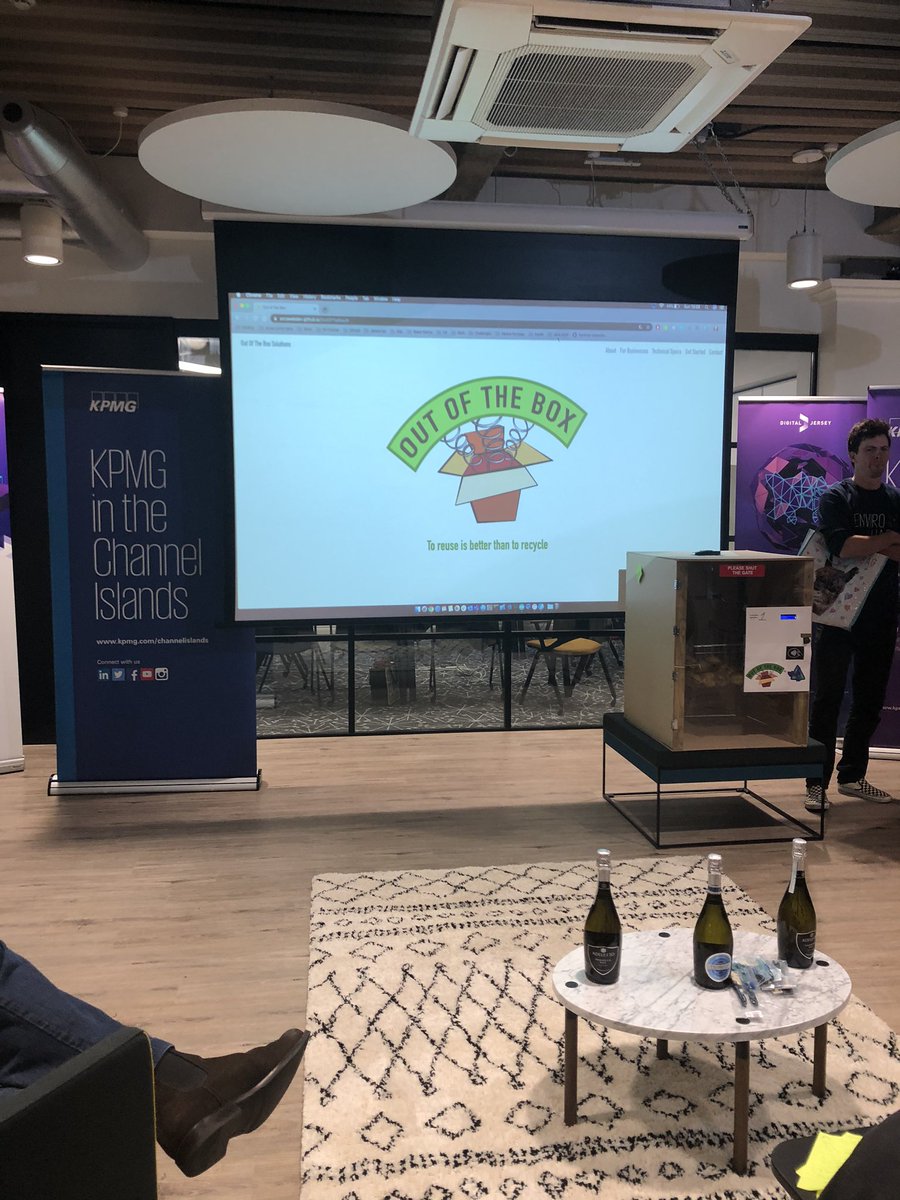 DigitalJersey's tweet photo. Pitch Ten at #Envirohack2019 #OutOfTheBox https://t.co/AUUMiI1ggX
