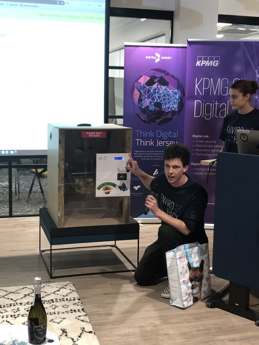 DigitalJersey's tweet photo. Pitch Ten at #Envirohack2019 #OutOfTheBox https://t.co/AUUMiI1ggX
