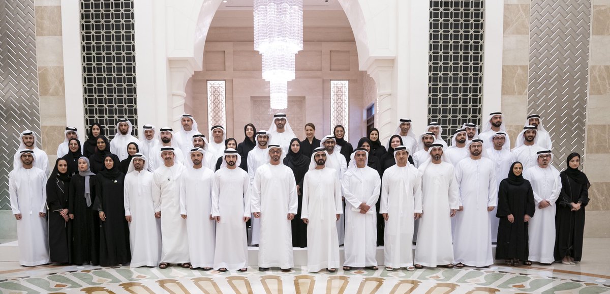 شهدت وأخي محمد بن راشد تخريج أول دفعة من برنامج خبراء الامارات.. نستثمر في بناء الكوادر البشرية المتخصصة القادرة على دفع قاطرة التنمية الى الأمام والتعامل مع معطيات المستقبل من موقع المعرفة والخبرة والثقة