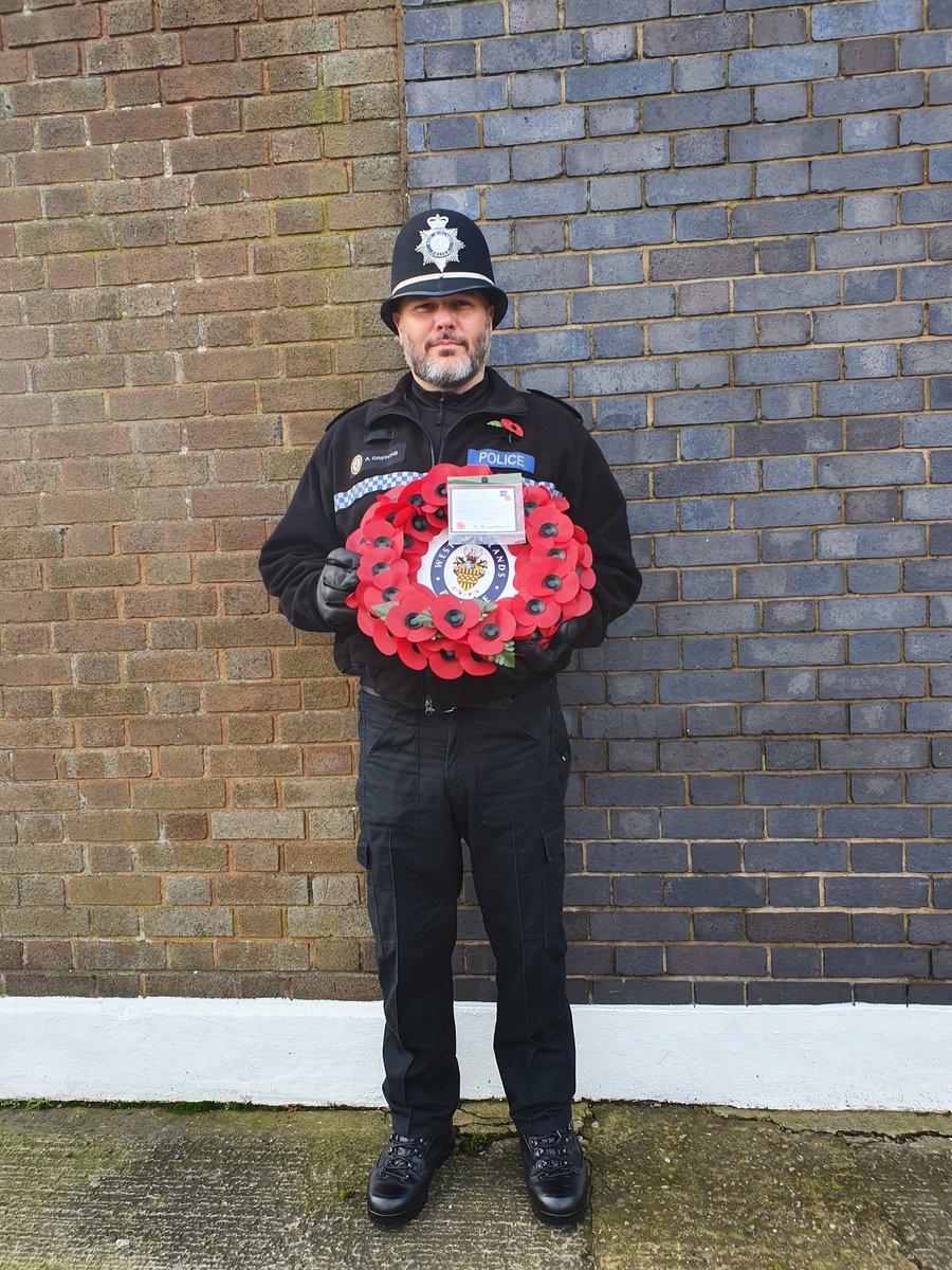 Officers from <a href="/BillesleyWMP/">Billesley Police</a> @BillesleyFire come together for #Remembrance2019 - services in our community at #ChristChurch #YardleyWood and  <a href="/holycrossb13/">Holy Cross Billesley</a> #Billesley #LestWeForget #WeWillRememberThem <a href="/WMPolice/">West Midlands Police</a> <a href="/WestMidsFire/">West Midlands Fire Service</a>