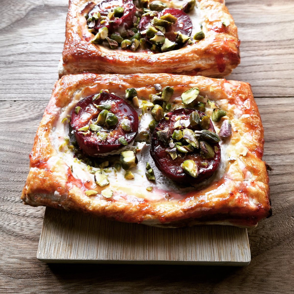 Why not pop in to try one of our delicious Plum Cheesecake Danish Pastries this afternoon?

#sundayafternoon #feltcafe #cotswoldcafe