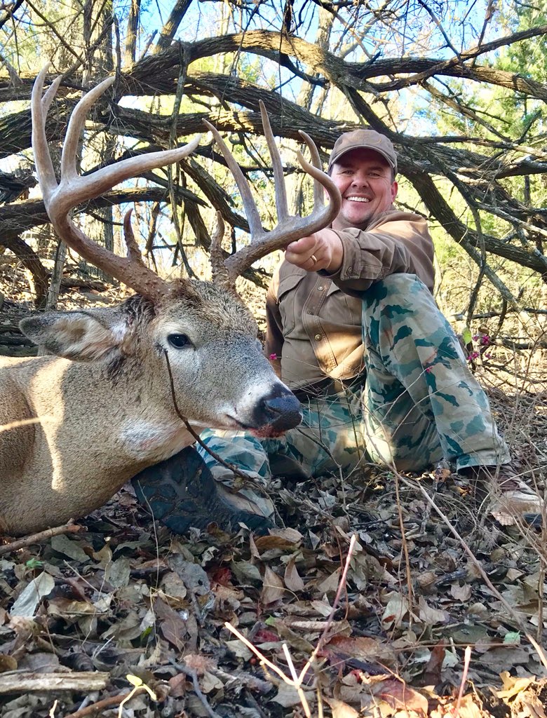 soonerbrace's tweet photo. Hunted, not baited! Magnus Stinger Buzzcut &amp; Hoyt Carbon Element gettin’ it done. @magnusbroadhead @HOYTARCHERYInc @AverageHunter https://t.co/vkDsu2KLY9