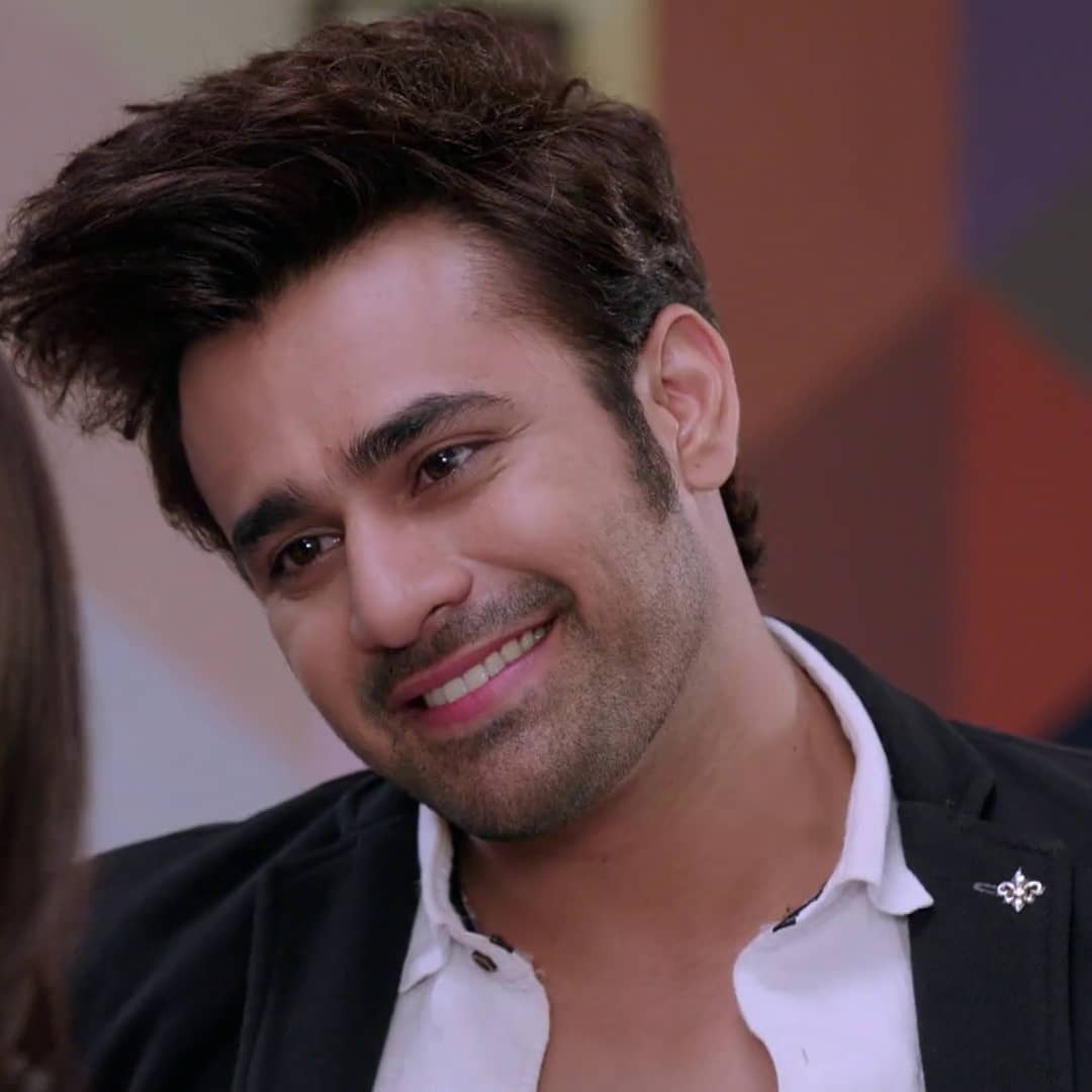 aairaaaa's tweet photo. Meri jaans 😍
Jaans don't worry, ab dono ka upar se sab negativity dur ho jayenge...
Be positive.. Keep smiling😊😊
:
:
#PearBhi #PearlVPuri #SurbhiJyoti #BeHir #PositiveVibe #Jaans https://t.co/14IUSbjDVm