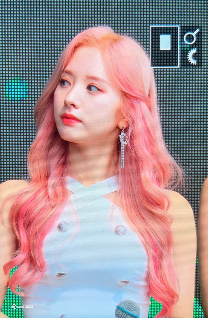 Flawless_L0819's tweet photo. 191110 KAMP
#우주소녀 #보나 #WJSN #BONA https://t.co/fYL4nVQgke