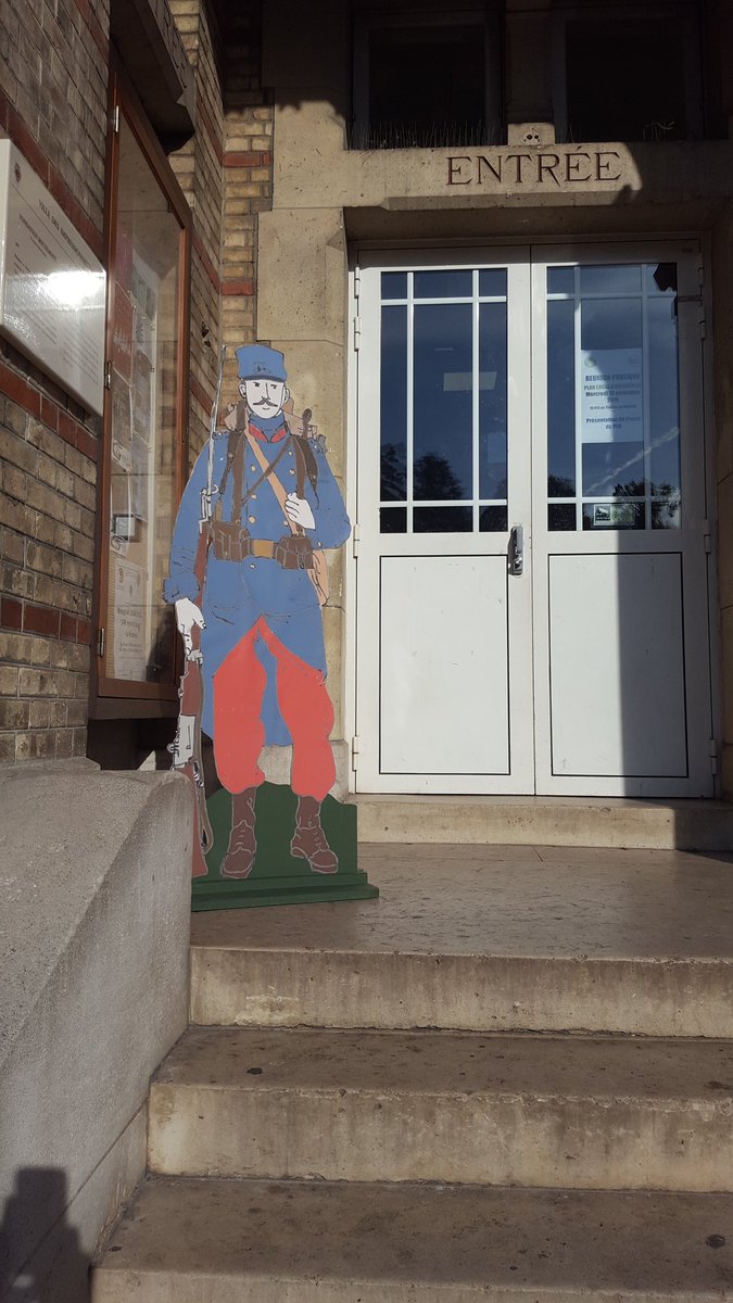 SFBougival's tweet photo. Salle Bouzemont, le poilu vous accueille pour l'exposition Première Guerre Mondiale. https://t.co/vJLgUDnIjl