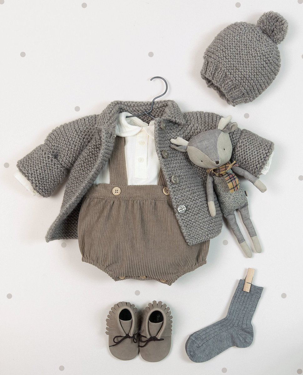 Nuestra ranita de pana café, con abriguito de lana color topo 👶🏽❤️ We ship worldwide 🌎
letilusila.com
#letilusilababy #letilusila #madeinspain #modainfantilespañola #Fw19 #babyfashion #modabebe #modainfantilmadeinspain #spanishbabywear #marcaespaña #babygrow #babywear