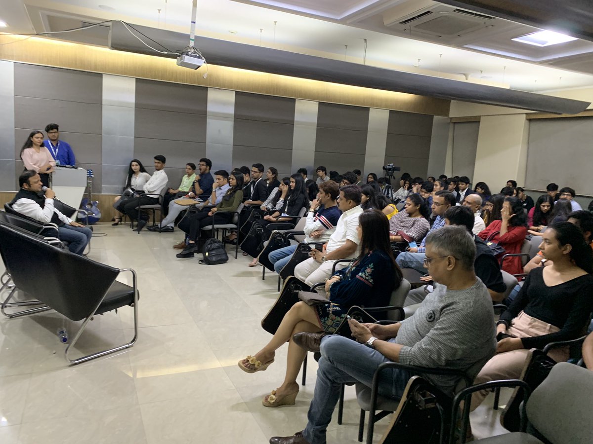 Asifbhamlaa's tweet photo. Addressed ‘The Dialogue’ for students of Mithibai college a great interactive session to motivate students on issues of environment health & #AirPollution
#ThisNeedsADialogue #AnuvJain #Girliyappa #ScreenPatti #AsifBhamla https://t.co/opl4i9ZOAK