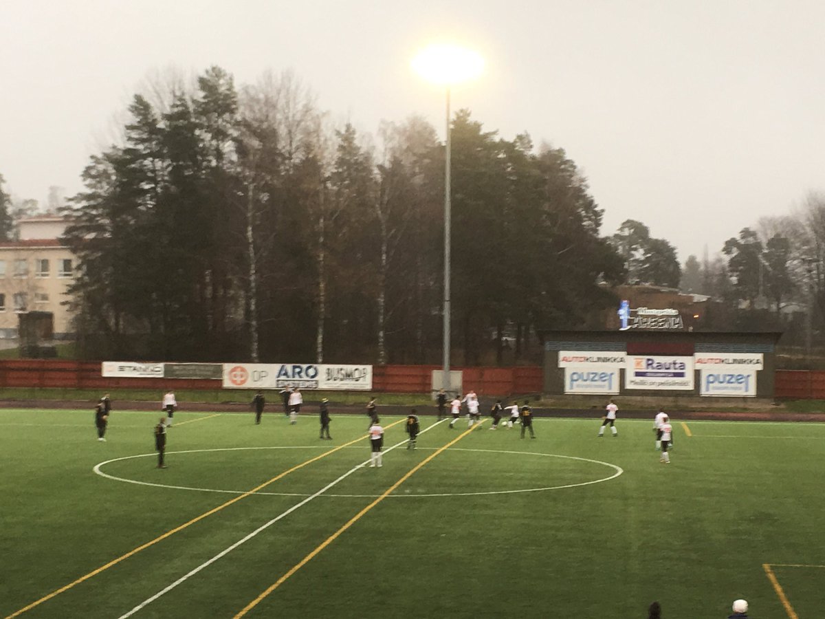 vjsp05_2's tweet photo. Sateisena isänpäiväaamuna @talviliiga vastassa Valtti. Voitto tuli 5-2. ⚽️💪🏻 #vjs #satoitaipaistoi #pelikulki #hyväpojat https://t.co/YReiNHCttv