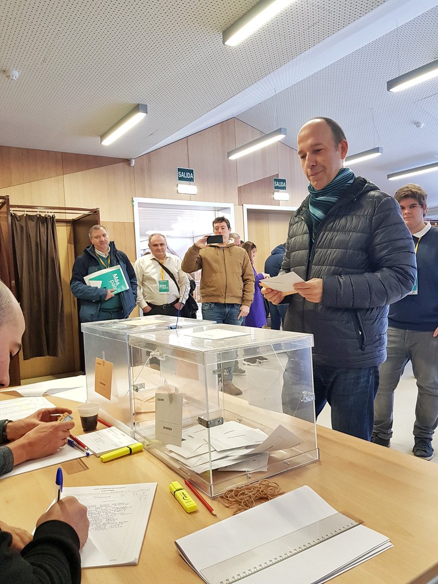 chunta's tweet photo. 👉 ¡@Carmelo_Asensio ya ha ido de propio a votar!
👉'Hay que ir a votar. Esta es una oportunidad para acabar con la situación de bloqueo y ponerse a trabajar desde ya.'
#VamosdePropio https://t.co/UARtIbkZ42