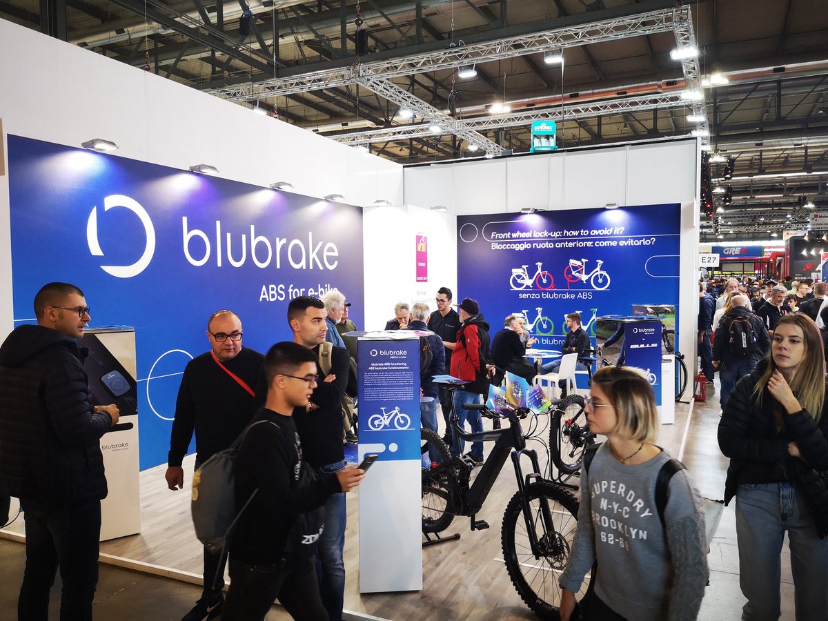 ginevragarga's tweet photo. Last day at #EICMA with my #blubrake if you aren't in Silvelle for the CX come say hi 😉👊🏻 https://t.co/KXw8ufDPnR