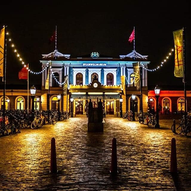 ticketkantoor.nl/shop/spoorwegm…
👉ALLEEN NOG LATE-TICKETS BESCHIKBAAR 👈
"Stomend Bierfestival spoorwegmuseum"! Gezellig samen kerst inluiden🎅, lekker ontspannen biertjes🍻 proeven in een betoverend mooi 🚂museum met Tzigane Swing 😍 #zininnn