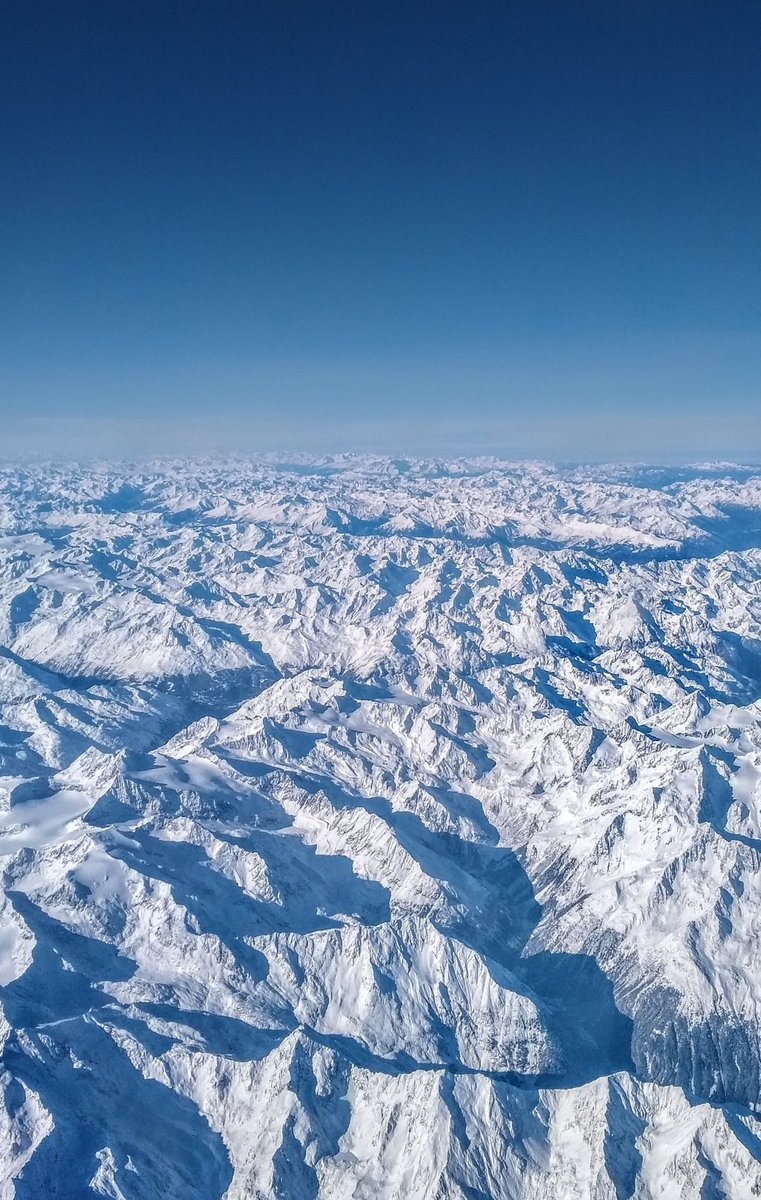 raquelandueza's tweet photo. What a spectacular trip...
AOI - MUCH. 🇮🇹➡️🇩🇪
Thank you very much for this morning treat, @lufthansa. ❤️
#speechless
#DieAlpen #GliAlpi https://t.co/E3Vw7vWTfQ