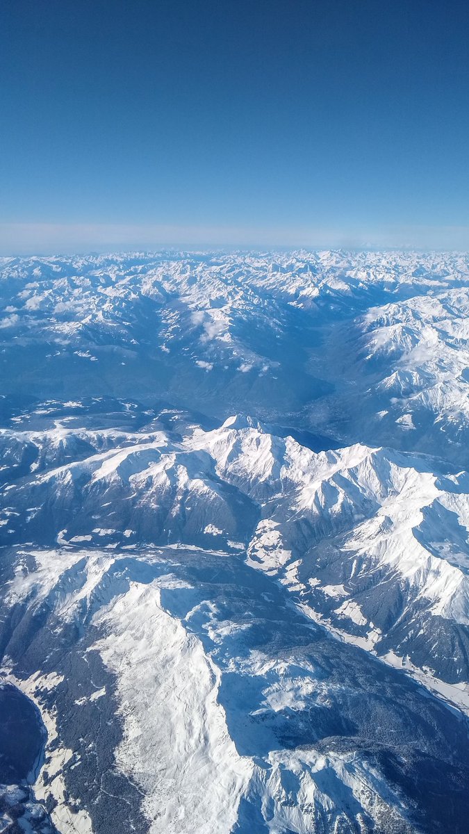raquelandueza's tweet photo. What a spectacular trip...
AOI - MUCH. 🇮🇹➡️🇩🇪
Thank you very much for this morning treat, @lufthansa. ❤️
#speechless
#DieAlpen #GliAlpi https://t.co/E3Vw7vWTfQ
