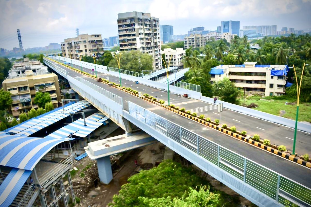 Dev_Fadnavis's tweet photo. In public interest, I declare that BKC-Chunabhatti Connector (flyover) stands open from today evening.
With this, Mumbaikars will now save 30 minutes travel time & avoid traffic congestion at Dharavi and Sion junctions.
#Mumbai #mumbaitraffic #flyover #Mumbaikar https://t.co/GvrNDIgOrD