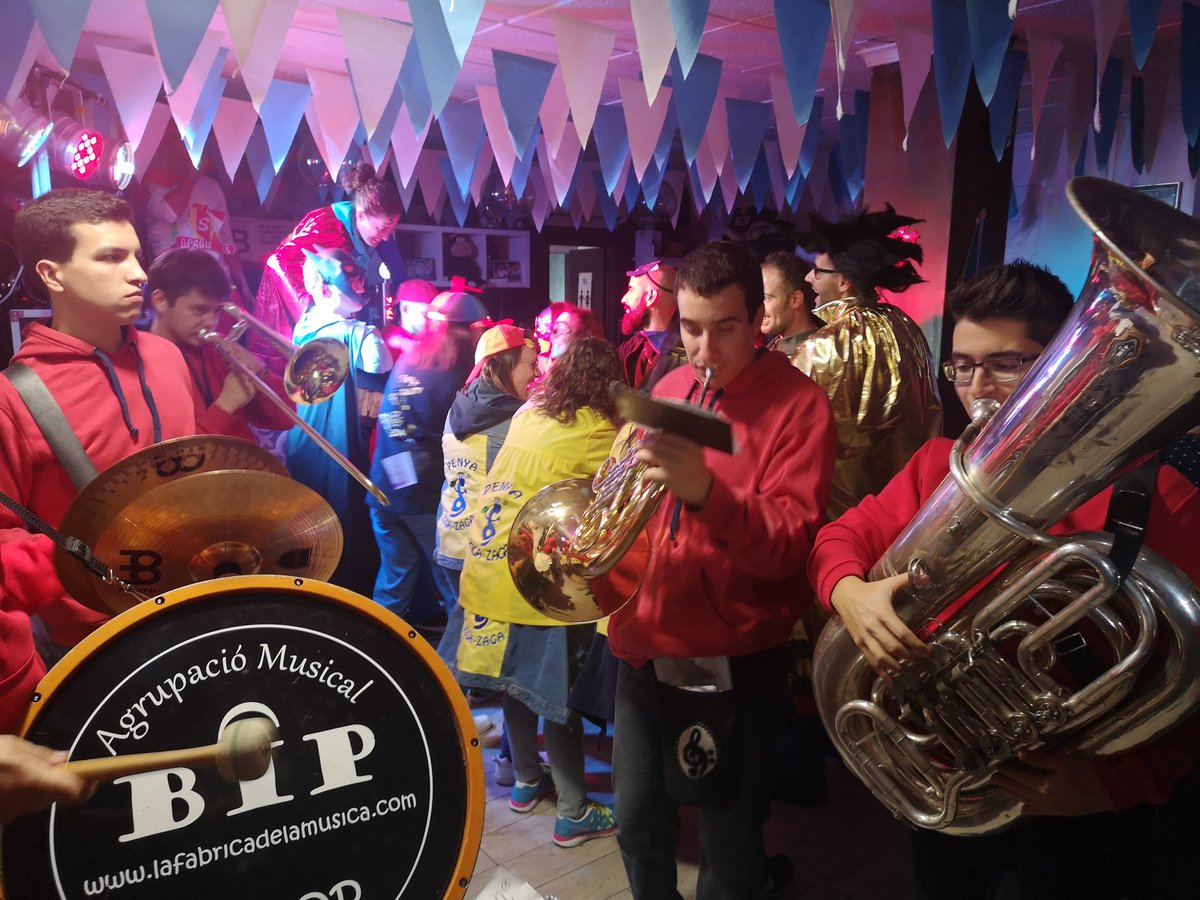 BIP_AM's tweet image. Ayer estuvimos en las fiestas patronales de #Benidorm con la Peña Bavallons 🎉👨‍🎤🧝‍♂️🧞‍♂️  Hoy continuaremos por Benidorm con #LaFestaTour2019 🤪🤪🤪🎶✨