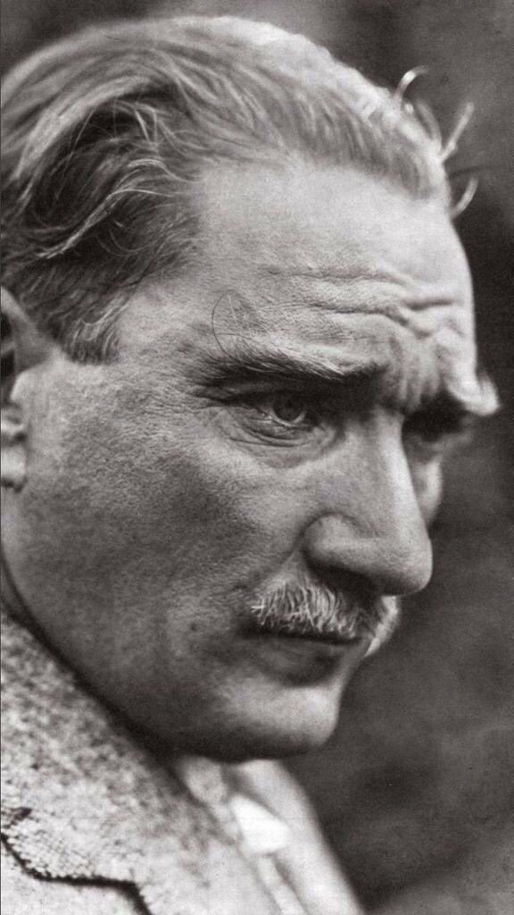 Cumhuriyetimizin kurucusu Başkomutan Gazi Mustafa Kemal Atatürk’ü vefatının 81. yıl dönümünde saygı, özlem ve rahmetle anıyoruz. #10Kasım 🇹🇷