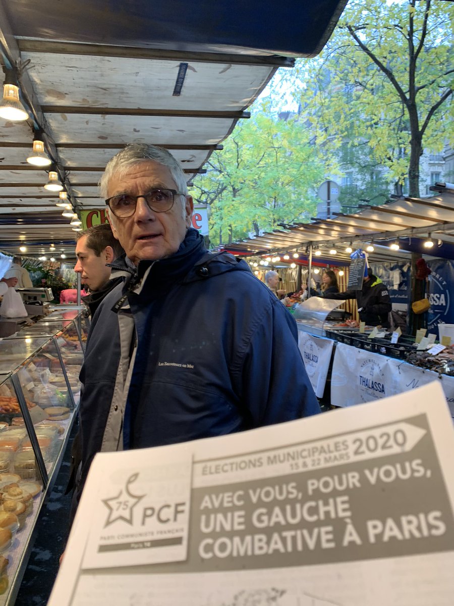 PCFParis14's tweet photo. Les communistes du 14eme au taquet ce matin au marché Villemain pour diffuser le tout dernier tract pour les municipales à paris ✊🏼 https://t.co/BfWVwLo3bu