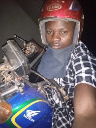 Jah bless my hustle i must to blow i keep hustling wen no one to render help jah bless me my work