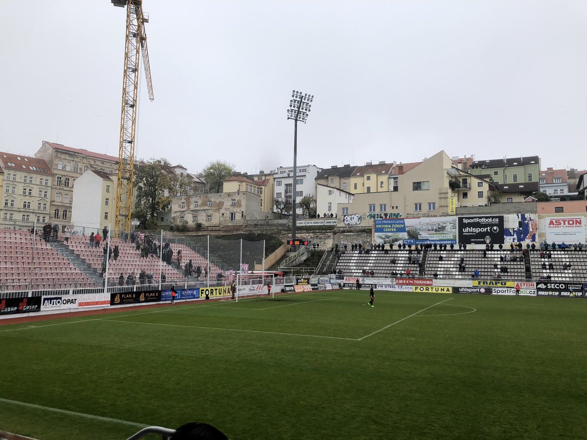 ABohlin's tweet photo. Inspirerande fotbollsmiljö i Zizkov. 1-0 i paus. 
#PrahaUpplevelse https://t.co/TYX8XgHnnZ